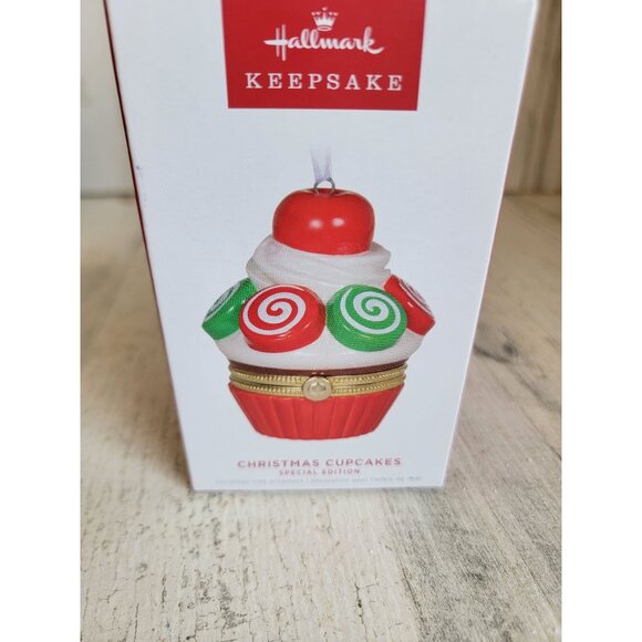 Hallmark Christmas cupcake special edition trinket box ornament Xmas - Picture 7 of 7